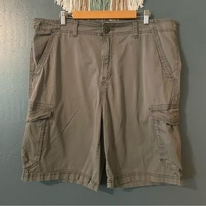 Unionbay Men’s Gray Utility Cargo Shorts Size 42